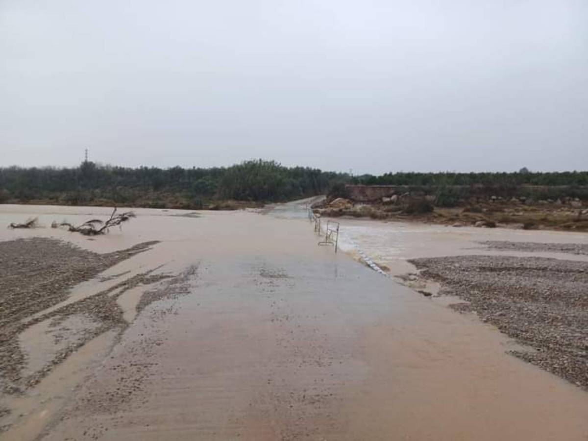 Cortadas al tráfico la N-340a en Peñiscola y la N-232 en Vinaròs por las fuertes lluvias