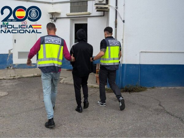 Detenido por anunciar a su exsuegra en una plataforma de contactos