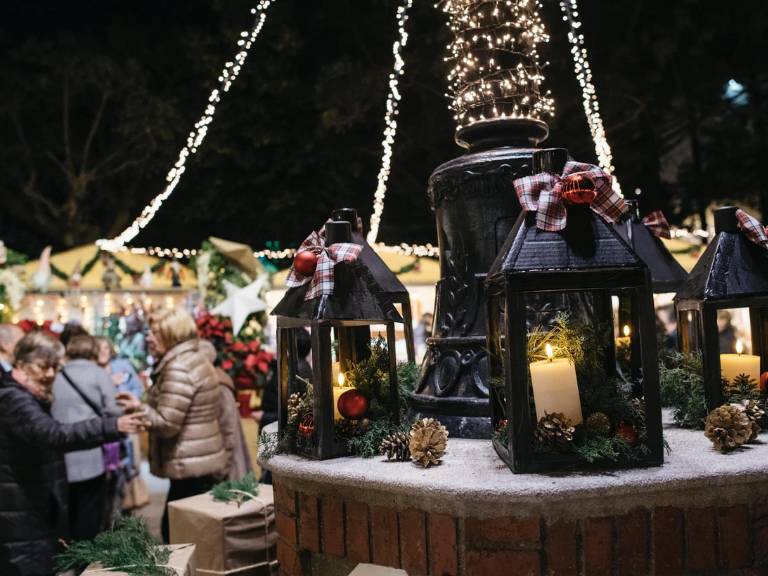 El Grao de Castellón ha marcado el inicio de la temporada navideña en la ciudad con la apertura de su Mercadillo Navideño.