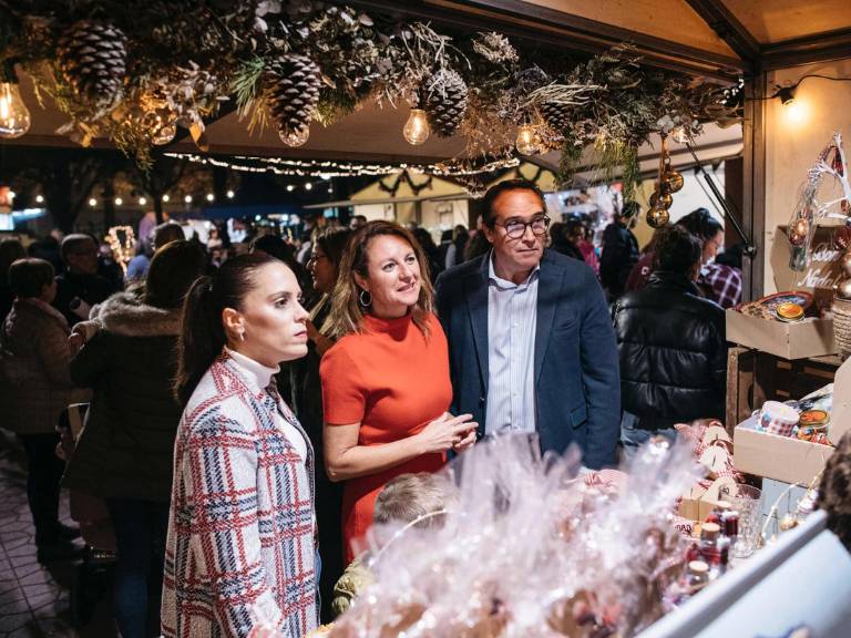 El Grao de Castellón ha marcado el inicio de la temporada navideña en la ciudad con la apertura de su Mercadillo Navideño.