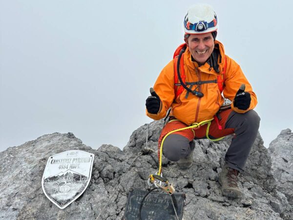 El montañero castellonense Pascual Fuster hace cumbre en la Pirámide de Carstensz