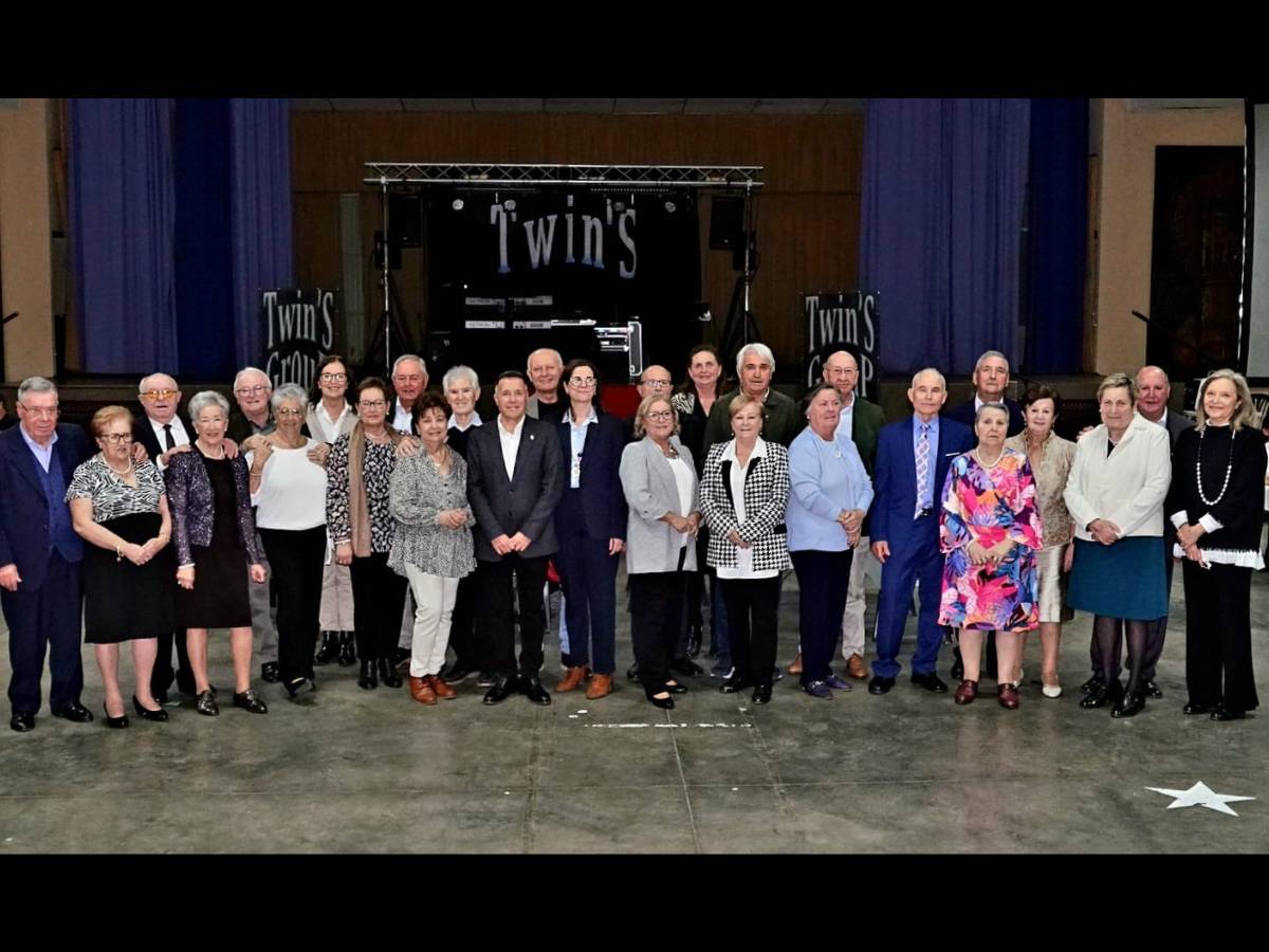 Emotivo homenaje en Burriana a las parejas que celebran sus bodas de oro