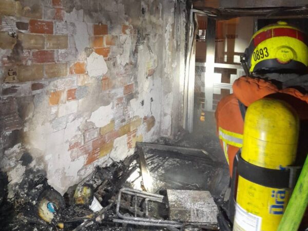 Fallece uno de los dos hospitalizados por el incendio en una vivienda de Burjassot