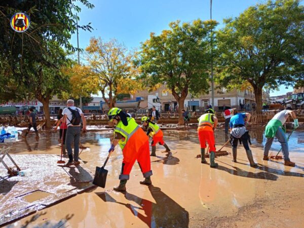 Generalitat activa la web ‘Som Solidaritat’ para inscripción de voluntarios por la DANA