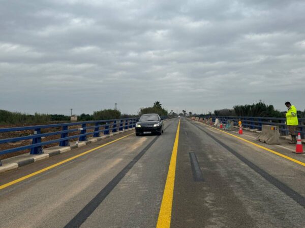 La Generalitat restablece la circulación en 16 carreteras tras la DANA