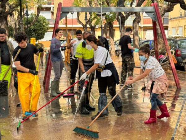 La zona cero de la DANA recibe la ayuda de los voluntarios de Castellón