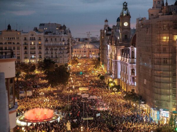 Las protestas de este sábado en Valencia dejan 31 policías heridos y 4 detenidos