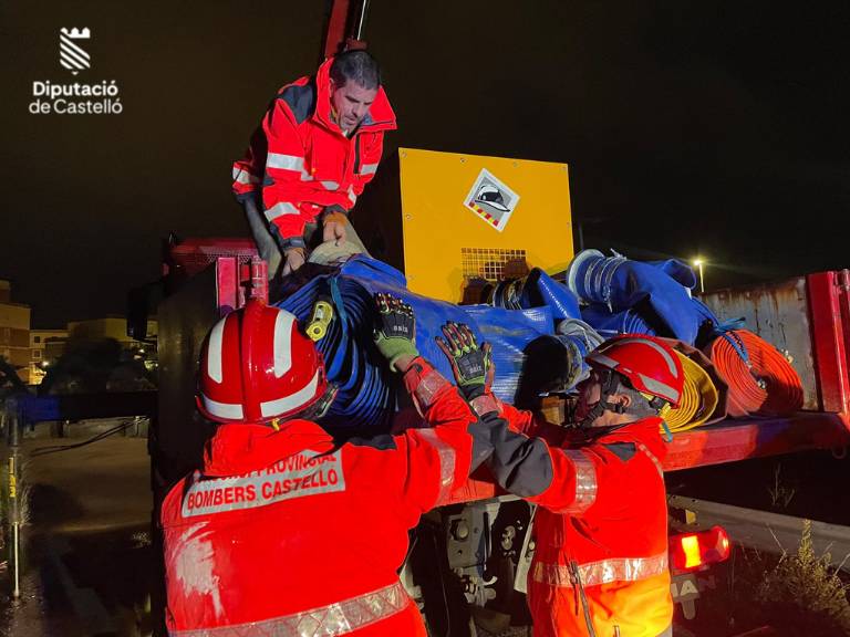 Las brigadas siguen trabajando en Vinaròs, Benicarló, Peñíscola y Alcalà de Xivert, atendiendo emergencias causadas por las intensas lluvias e inundaciones.