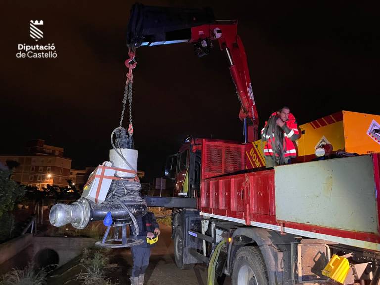 Las brigadas siguen trabajando en Vinaròs, Benicarló, Peñíscola y Alcalà de Xivert, atendiendo emergencias causadas por las intensas lluvias e inundaciones.