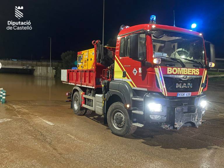 Las brigadas siguen trabajando en Vinaròs, Benicarló, Peñíscola y Alcalà de Xivert, atendiendo emergencias causadas por las intensas lluvias e inundaciones.