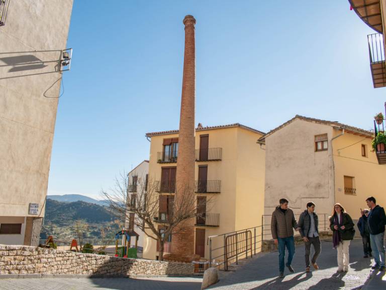 Se ha decretado el desalojo de las viviendas más cercanas a la chimenea por el peligro de derrumbe