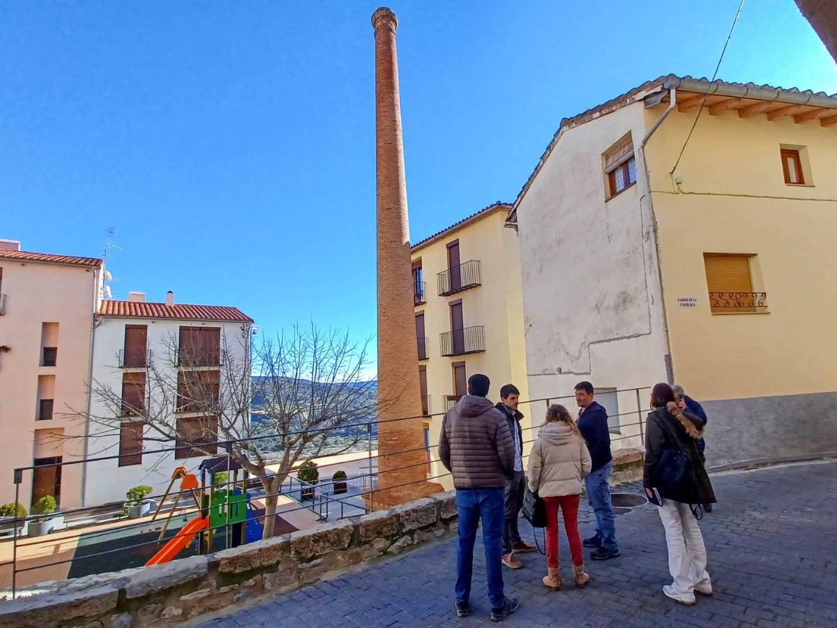 Los técnicos evalúan el estado de la chimenea de Tint en Morella