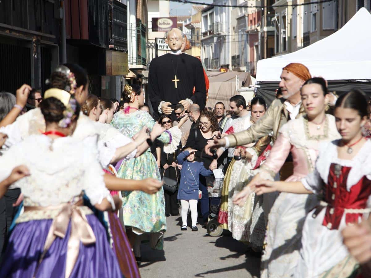 Multitudinaria apertura de la Fira de Sant Andreu de Cabanes