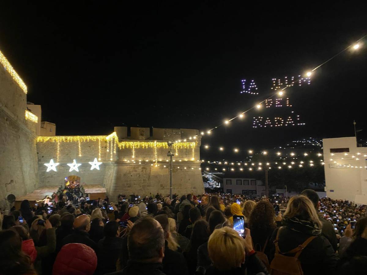 Peñíscola encenderá la iluminación de Navidad con el Drone Light Show