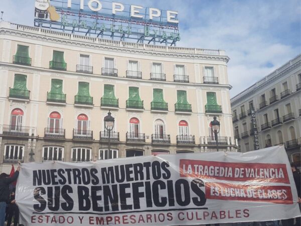 Protestas en Sol por la gestión de la DANA: «Mazón culpable, Sánchez responsable»