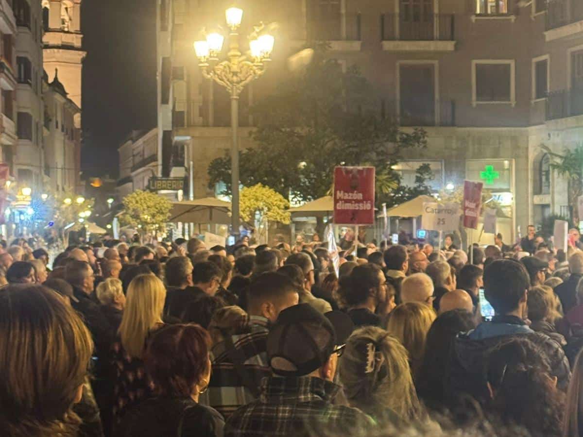 Protestas masivas exigen la dimisión de Mazón y piden «justicia»