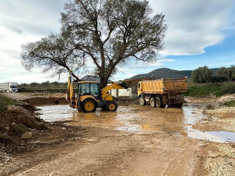 Las lluvias provocaron el corte de suministro de agua potable y han destruido la mayor parte de caminos del término