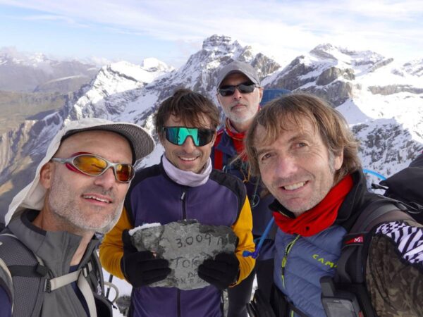 Una expedición de alpinistas castellonenses sale hacia el Himalaya a coronar Ama Dablam