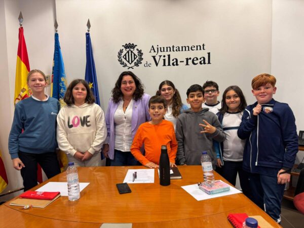 Vila-real celebra el Día Internacional de los Derechos de la Infancia con juegos, talleres y chocolatada