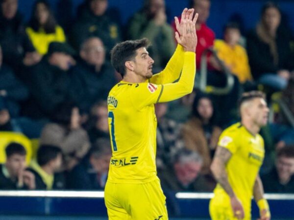 El Villarreal CF se estrella contra la muralla bética y cae en casa