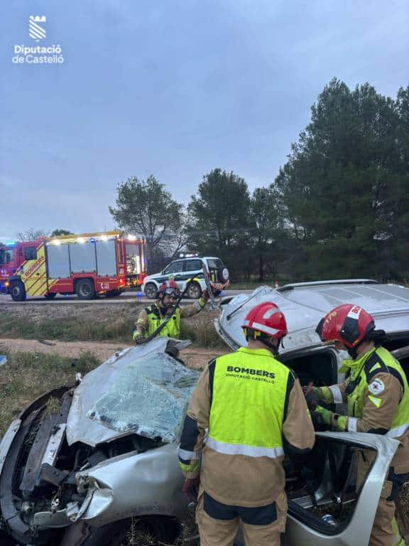 Grave Accidente En Vilafam S Entre Un Tractor Y Un Coche