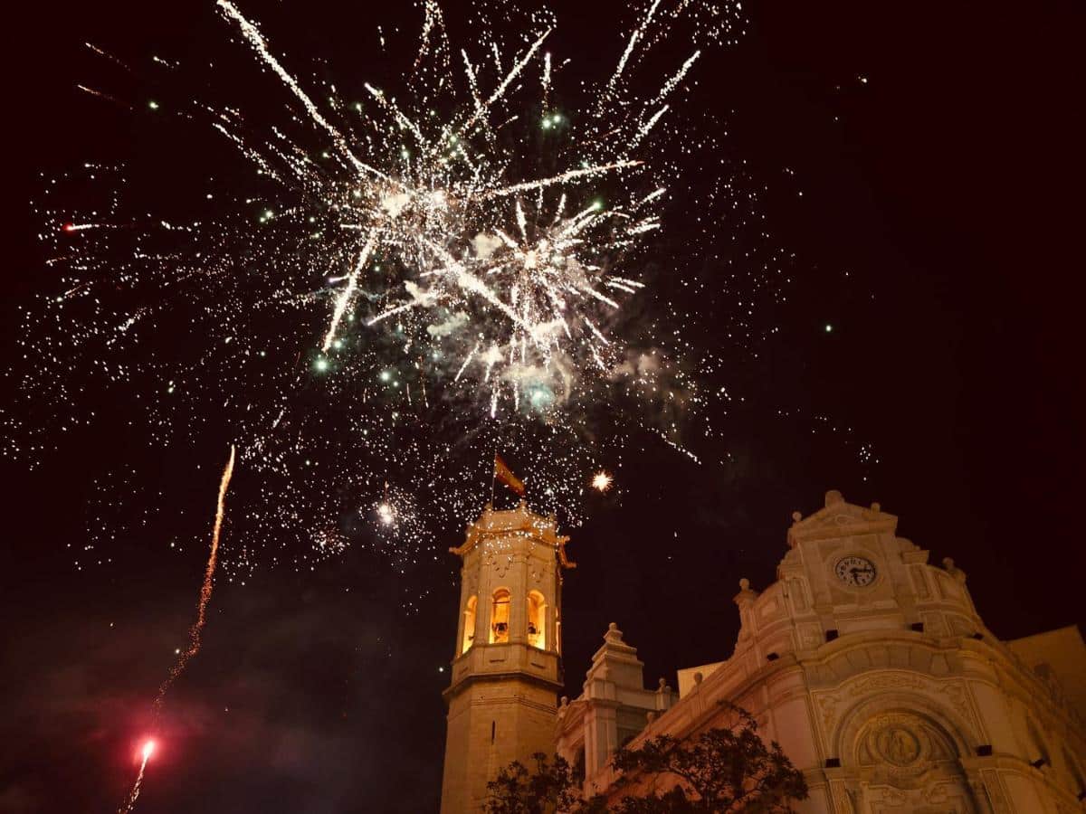 La Navidad brilla en Burriana con el espectacular encendido de luces