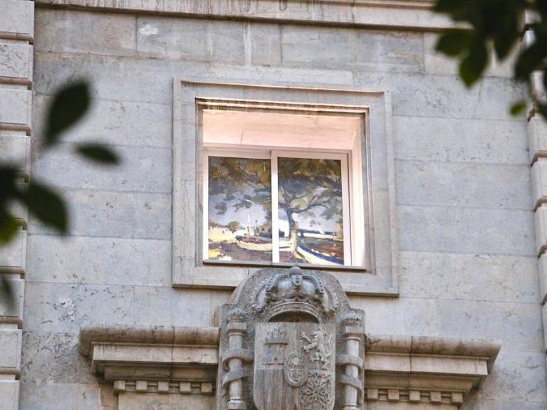 La iniciativa permitirá que las obras de Porcar permanezcan visibles durante un año entero, ofreciendo a ciudadanos y visitantes una exposición artística al aire libre.