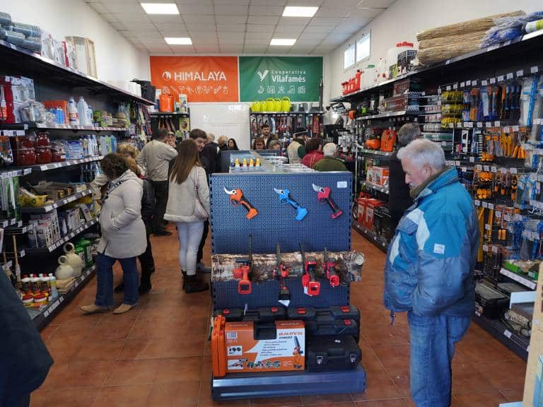 La Cooperativa Agrícola San Isidro de Vilafamés inaugura su nueva Agrotenda con una variada oferta de productos agrícolas y domésticos