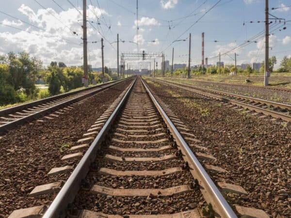 Descarrila un tren de pasajeros tras atropellar a dos caballos en Foz (Lugo)