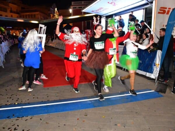 Disfraces, deporte y solidaridad en Vila-real: así fue la XIV Sant Silvestre