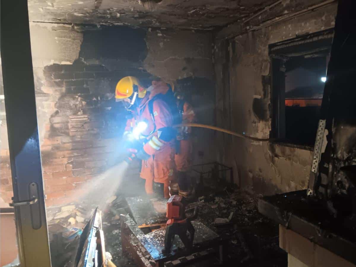 Dos personas hospitalizadas tras incendio en vivienda de Sueca