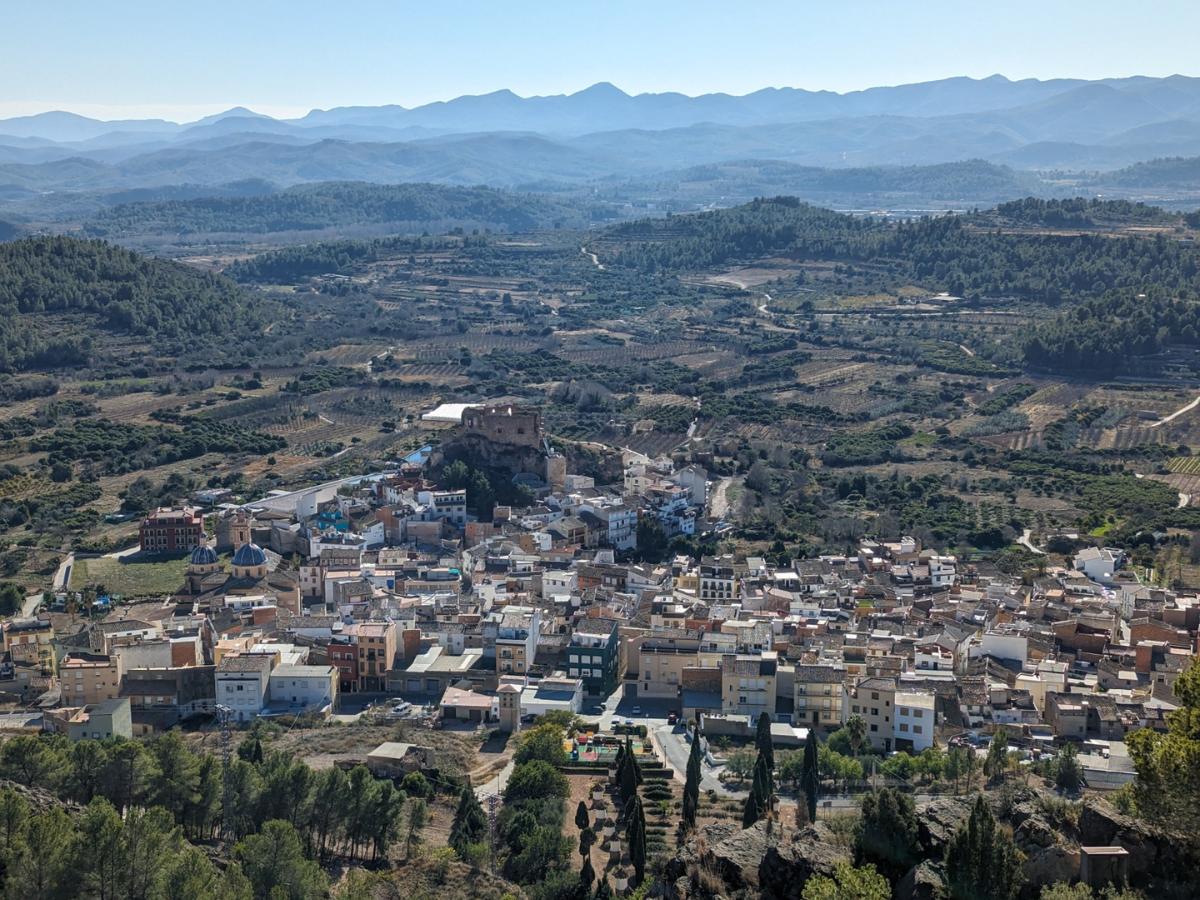 El Ayuntamiento de Castellnovo anuncia el proyecto para renovar el bar de los jubilados