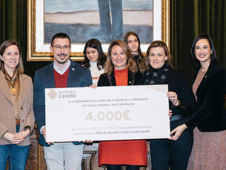 El Ayuntamiento de Castellón ha entregado los premios del concurso ‘Contra el Acoso Escolar 2024’ reconociendo a un total de 15 ganadores de diferentes categorías y colegios de la ciudad