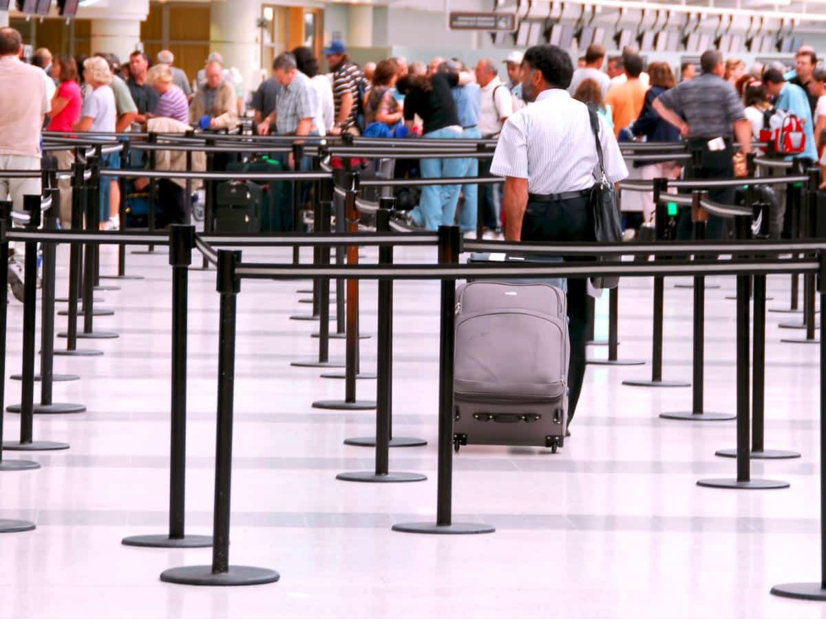 El CSN alerta sobre el extravío de un bulto radiactivo en el aeropuerto de Madrid-Barajas