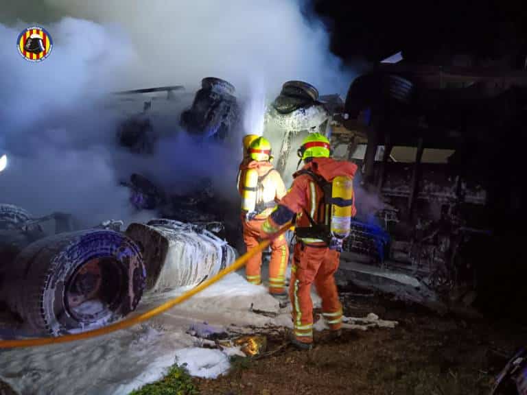 El accidente ocurrió en el kilómetro 309,5 de la A-3, aproximadamente a las 20:21 horas de este viernes.