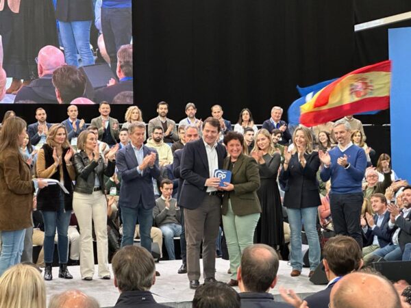 Feijóo otorga al PP de Onda el Premio Intermunicipal por su labor en bienestar social