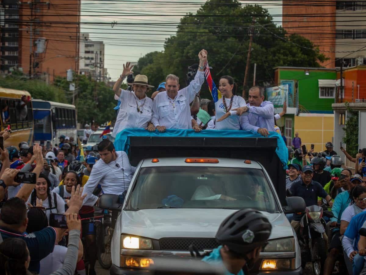 Felipe González pide el reconocimiento de Edmundo González y Vox habla de «blanqueo»