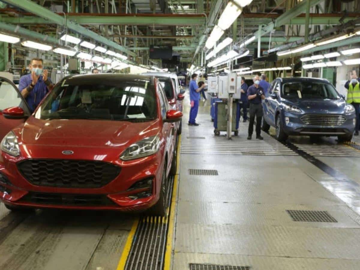 Ford Almussafes advierte de un excedente de plantilla del 50%