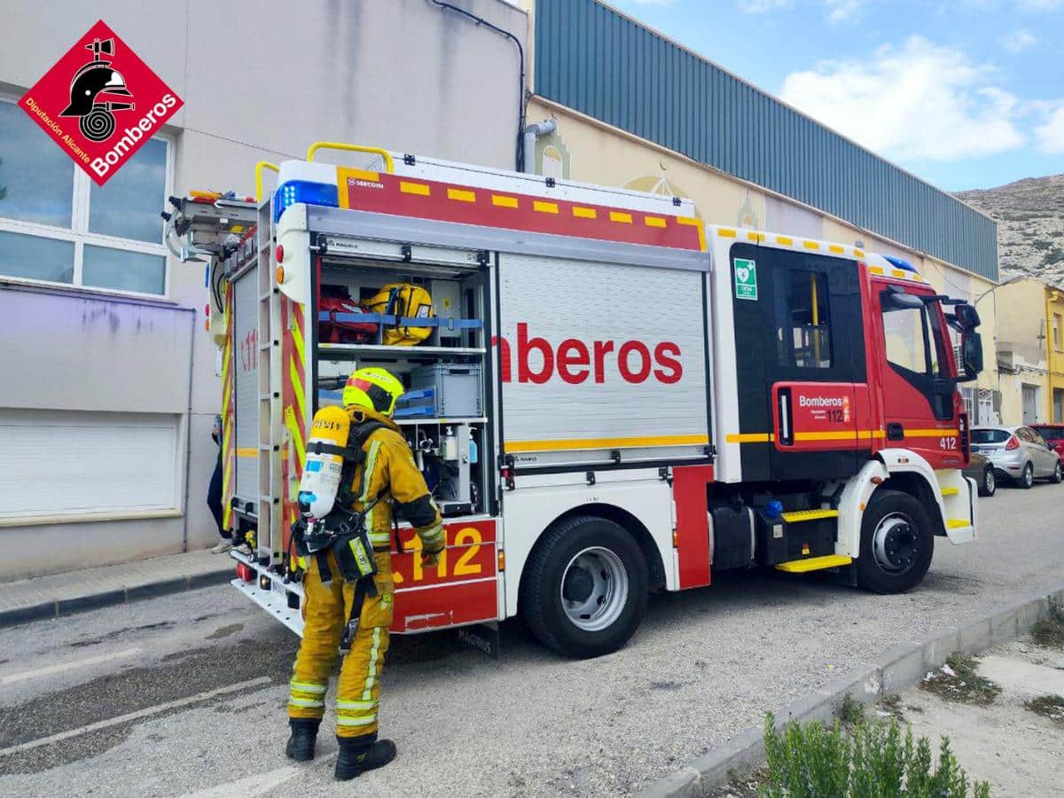 Incendio en Riba-roja de Túria por explosión de baterías en un desguace