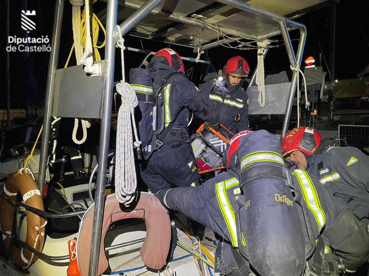 Incendio en una embarcación del Club Náutico de Burriana