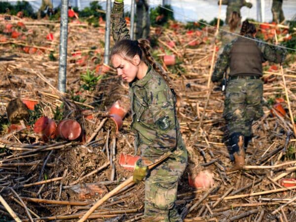 La Fuerzas Armadas localizan una víctima de la DANA en Paiporta