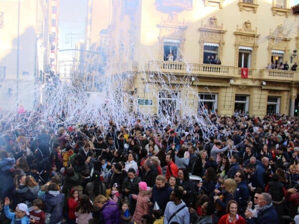 La magia de la Nochevieja Infantil llena la Puerta del Sol de Castellón