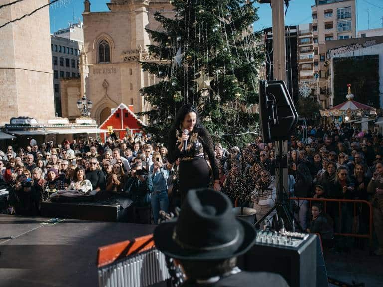 Castellón refuerza sus tradiciones y crea un ambiente navideño que une música, cultura y comercio, haciendo de estas fechas un momento especial para vecinos y visitantes.