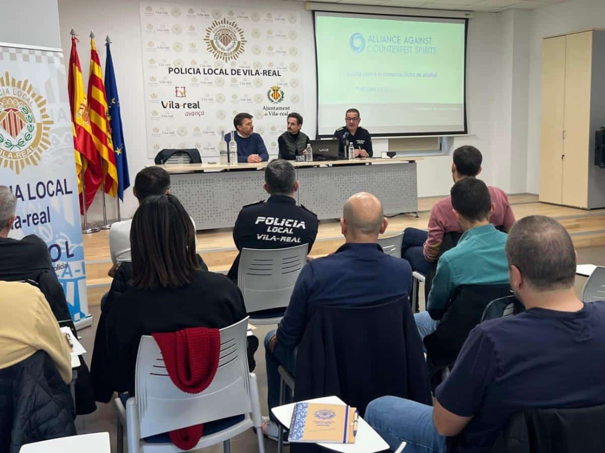 La Policía de Vila-real se prepara para detectar bebidas falsificadas