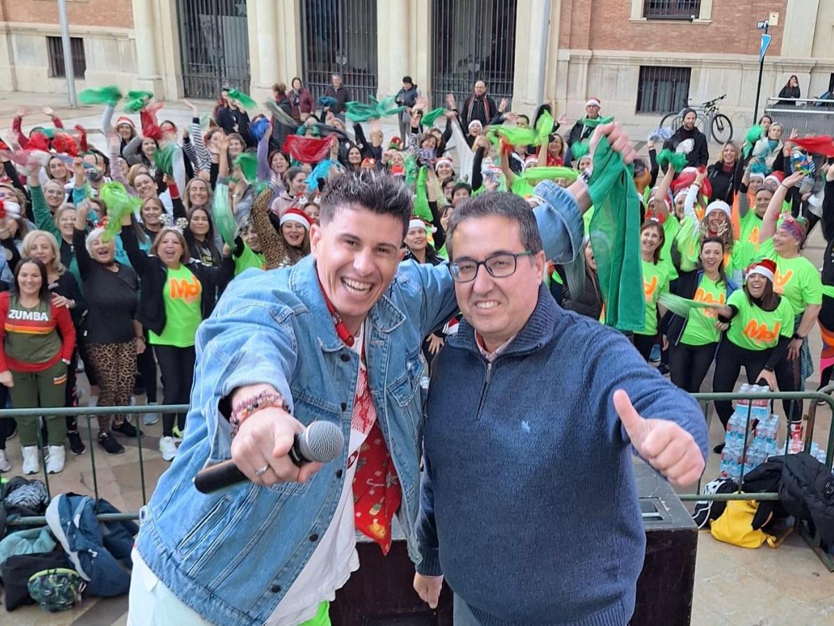 La segunda edición de ZumbaNadal llena de ritmo y solidaridad las calles de Castellón