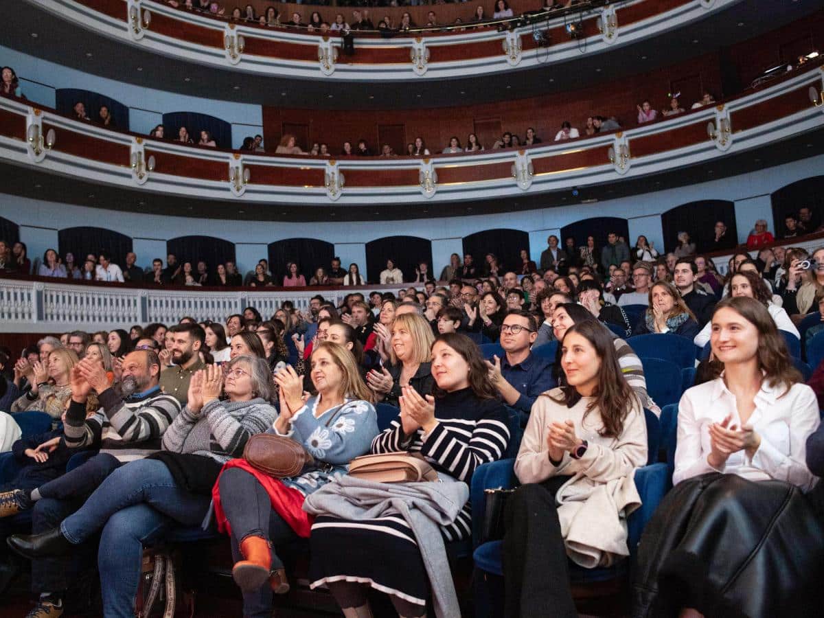 La serie ‘Invisible’ abarrota el Teatro Principal de Castellón