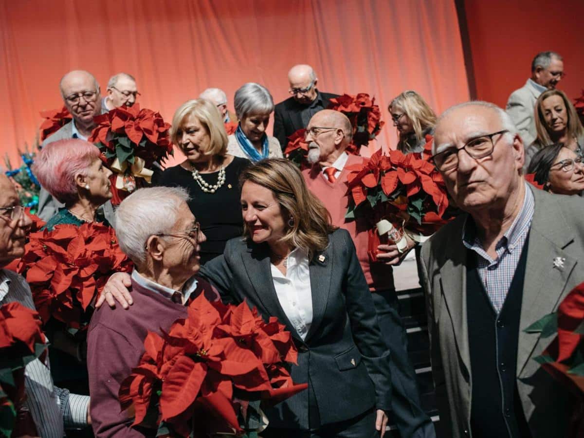 Las personas mayores de Castellón celebran el brindis de Navidad