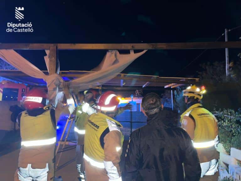 El fuerte viento también favoreció la aparición de incendios de vegetación, con un total de cuatro intervenciones en cuatro localidades.