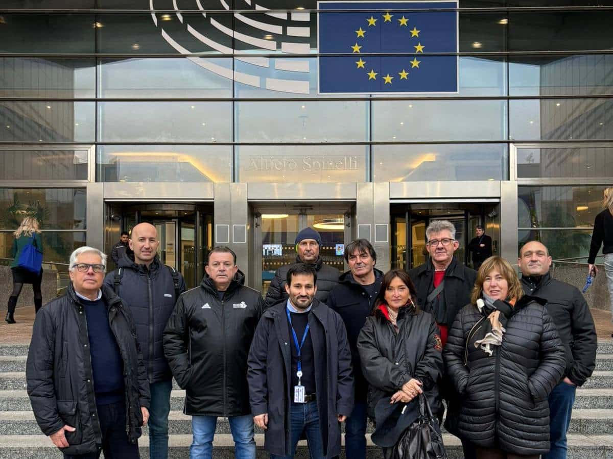 Marzà recibe a los patrones mayores de las cofradías de pesca valencianas en Bruselas