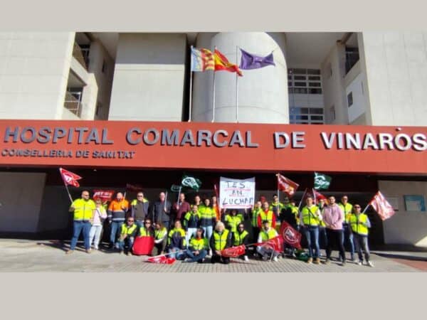 Manifestaciones con la huelga de ambulancias frente al Hospital Comarcal de Vinaròs